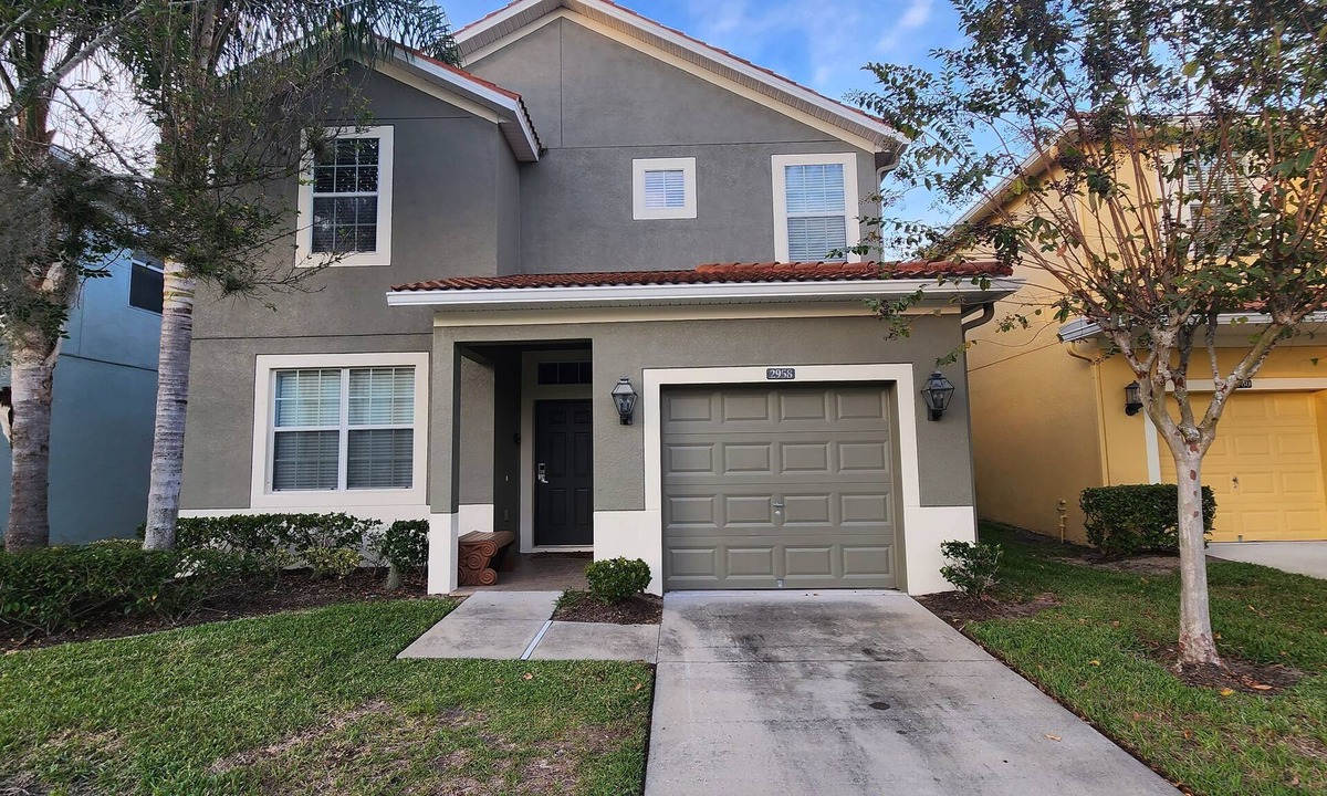 Calabria House | Spacious 5-bedroom house close to Disney Parks, WiFi, private pool ,club house.