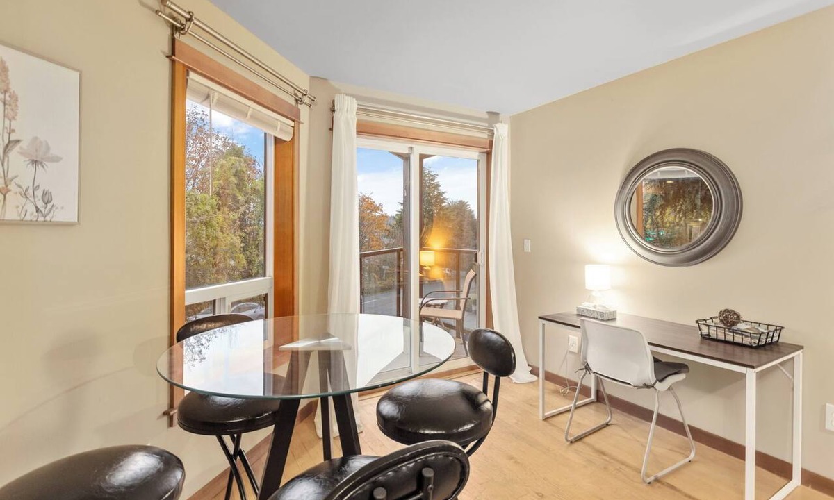 East Queen Anne House | Spacious Seattle Retreat - Sleeps 17 Great For Groups!