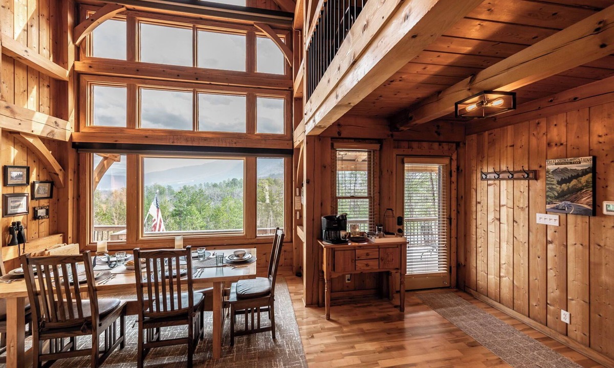 Townsend Cabin | Spectacular Mtn view ☛Hot Tub ☛Fire pit ☛Sleeps 13 ☛