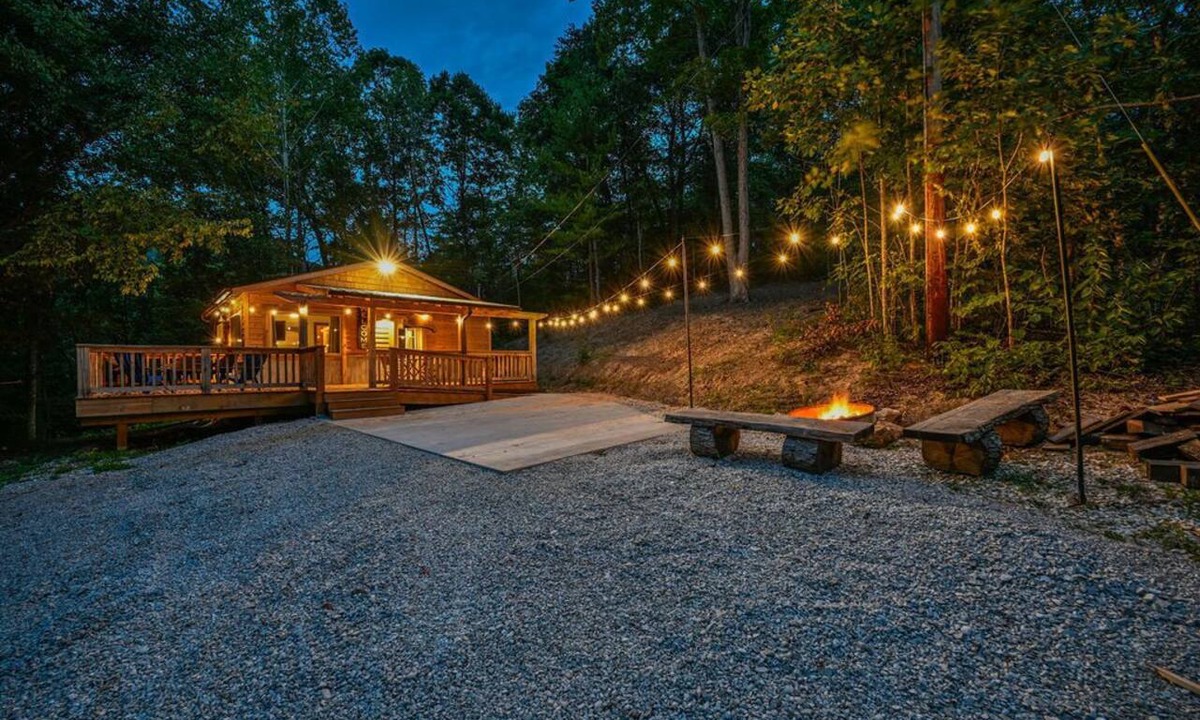 Irvine Cabin | Sunset Ridge Cabin – Hilltop Sunset Views Near Red River Gorge