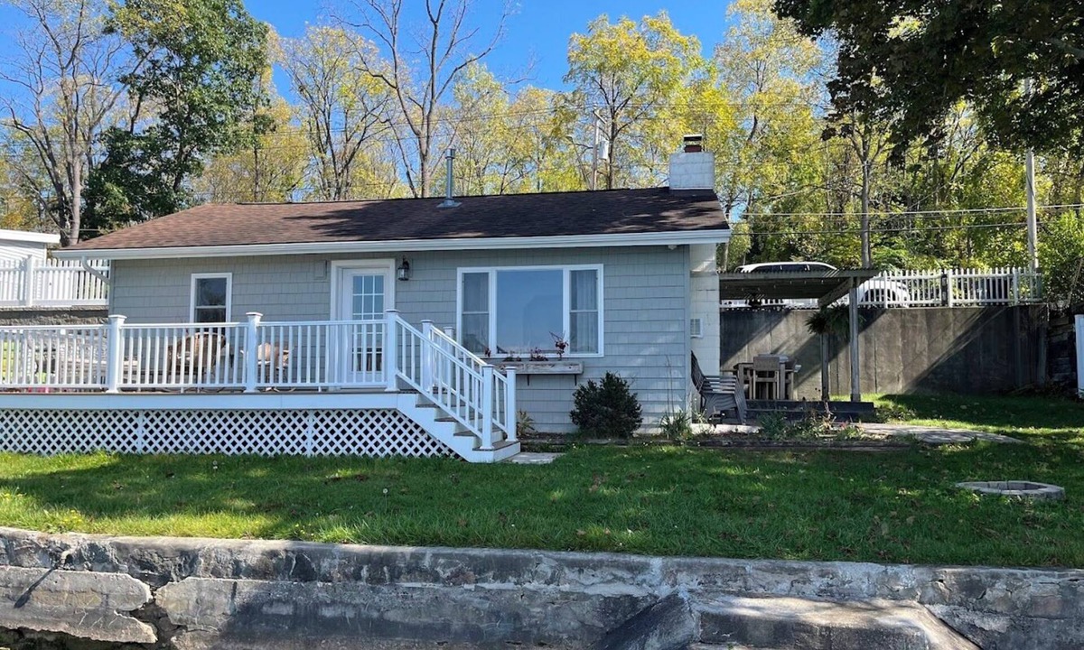 Livonia Center House | Super 2 bedroom home with 72’ of Conesus lakefront