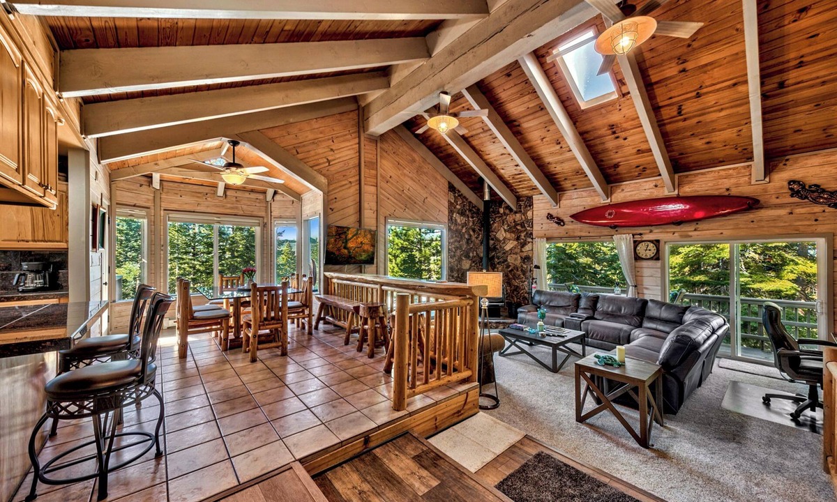 Country Club Estates House | Tahoe Aloha Cabin: TWO Kitchens & Living Rooms, Game Rm, Hot tub.
