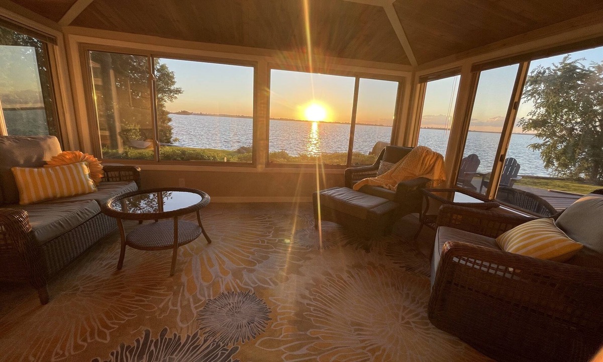 Beaver Dam House | The Gatsby Getaway - Your Charming 100 Year Old Lakeside Retreat in Beaver Dam