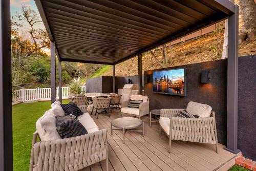 Sherman Oaks Villa | The Ultra-Luxury Escape in Coldwater Canyon