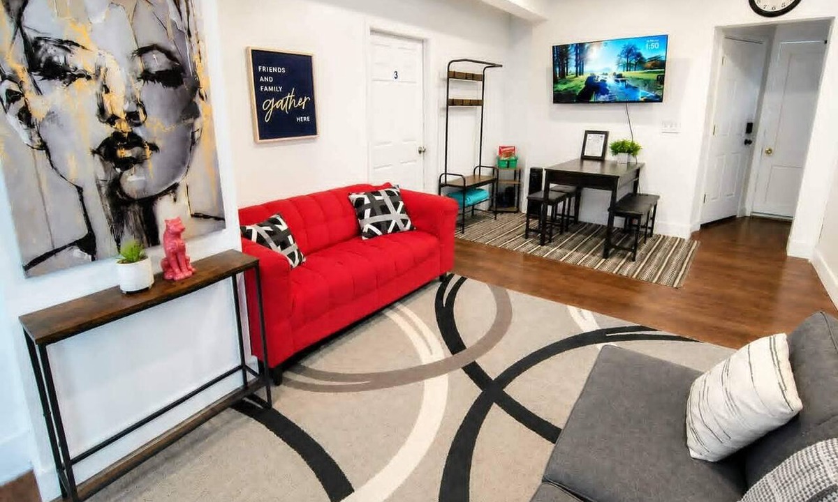 North Buffalo Apartment | The Victorian House - 4BR Downstairs Unit Pet-Friendly Outdoor Patio & Grill