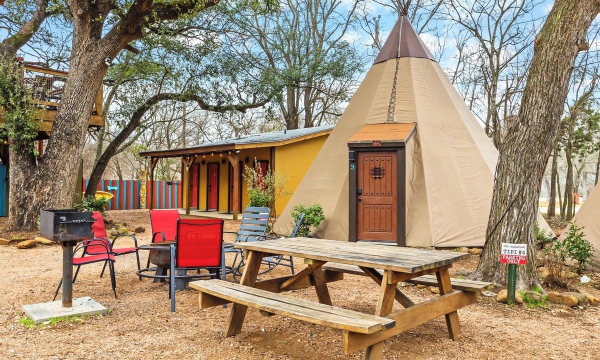 New Braunfels Resort | Tipi's in perfect New Braunfels with AC, private bathroom, resort amenities