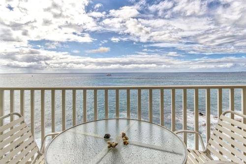 Kailua-Kona House | True and Absolute Oceanfront Condo Breathtaking Views From The Lanai - Hale Kona Kai 402 by Casago Kona