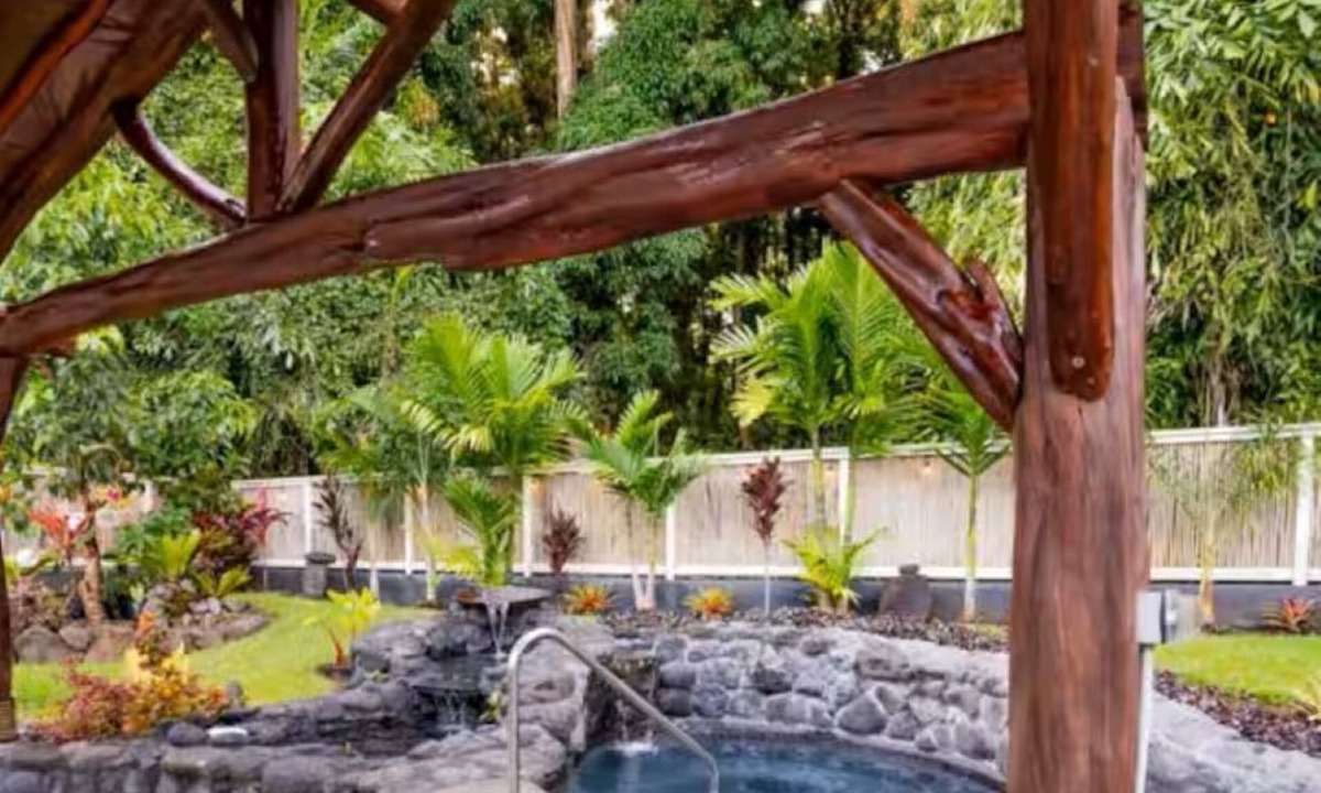 Pahoa House | Two houses for the price of one at beautiful orchid farm.
