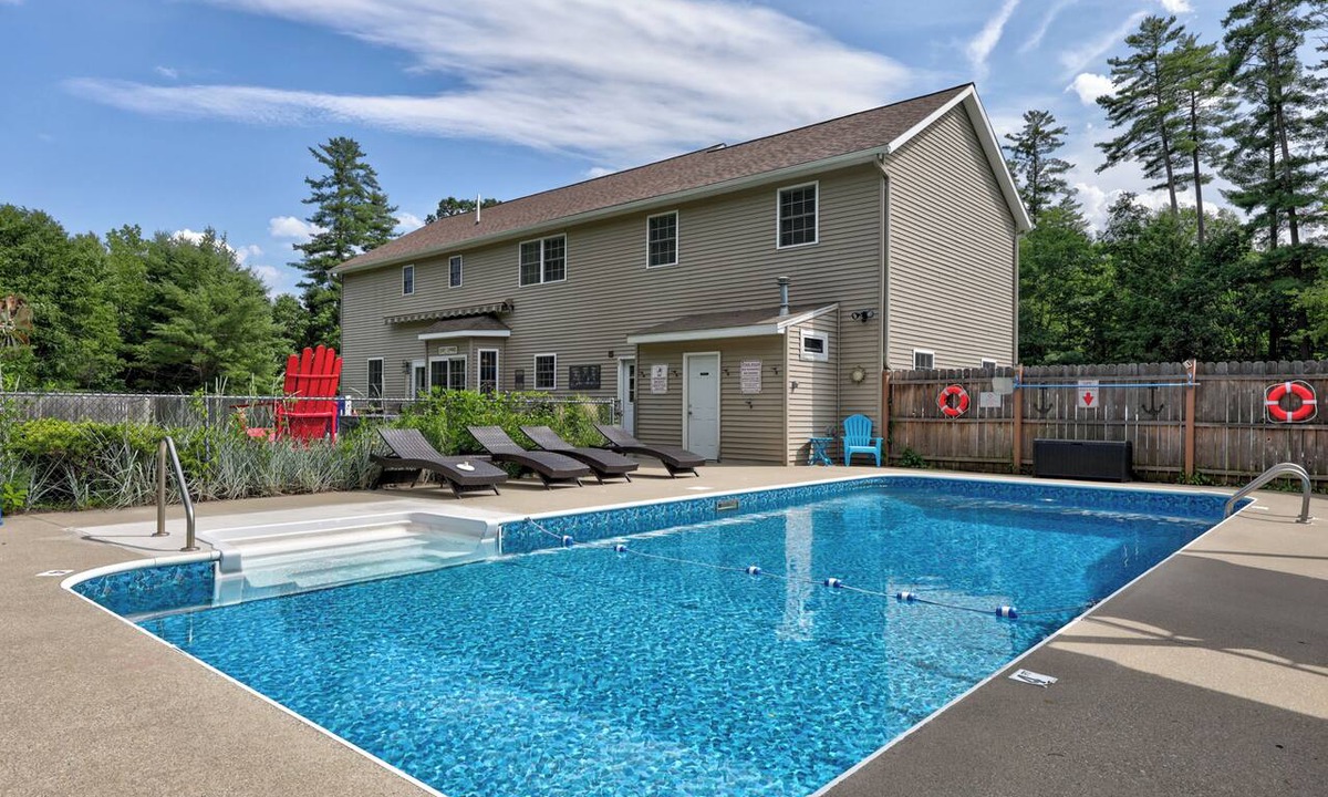 Warrensburg House | Ultimate Family Resort: Pool, Hot Tub, Mini Golf & Game Room mins to Lake George