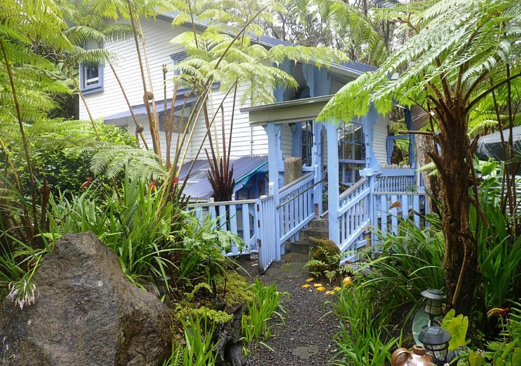 Volcano House | Upcountry Volcano Mountain Cottage