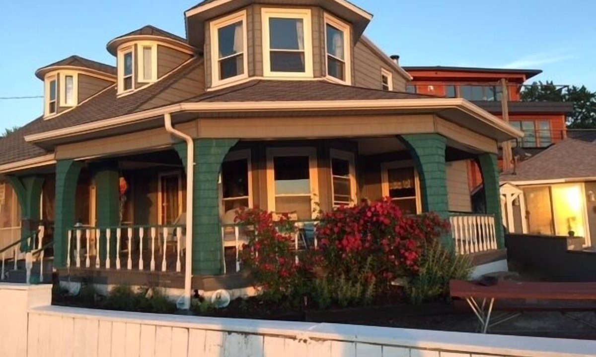 South Haven House | Victorian Home On North Beach. Incredible Panoramic Views Of Lake Michigan.