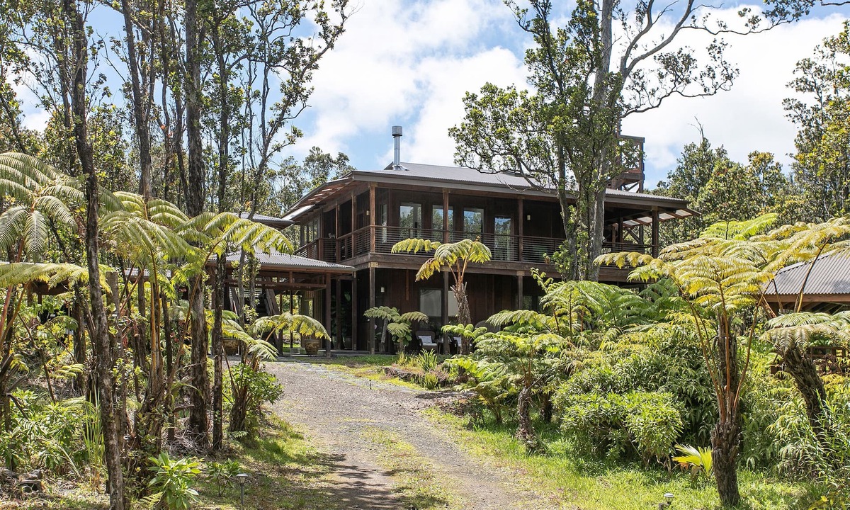 Volcano House | Volcano Forest House next to Volcano National Park