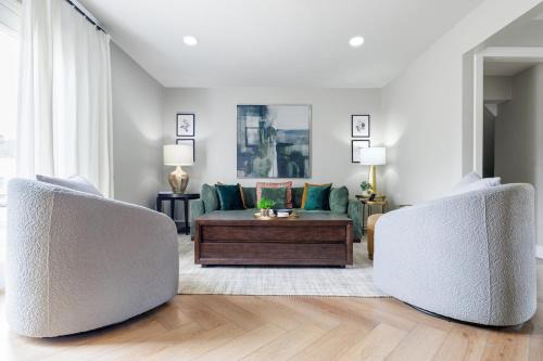 Northeast South Bend House | Walk to Notre Dame & Games & Concerts - 5BR-12 guests - Eddy St