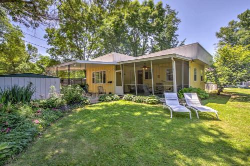 Bellevue House | Walk to River! 'It's A Wonderful Life' Cottage