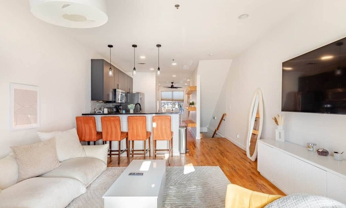 Castleberry Hill House | Walk to Stadium + GWCC | Modern 2BR w Parking
