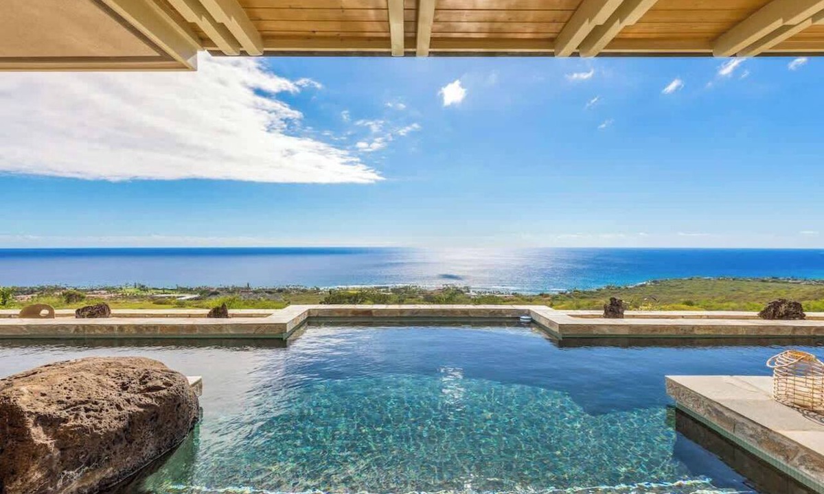 Kahaluu-Keauhou House | Watch Rain Fall Inside Your Home Into The Indoor W