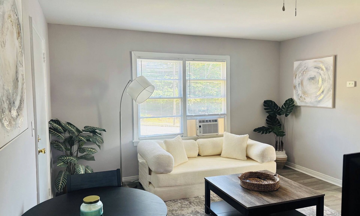 Candler Park Apartment | Welcoming to your cozy home away from home in the heart of little 5 points!