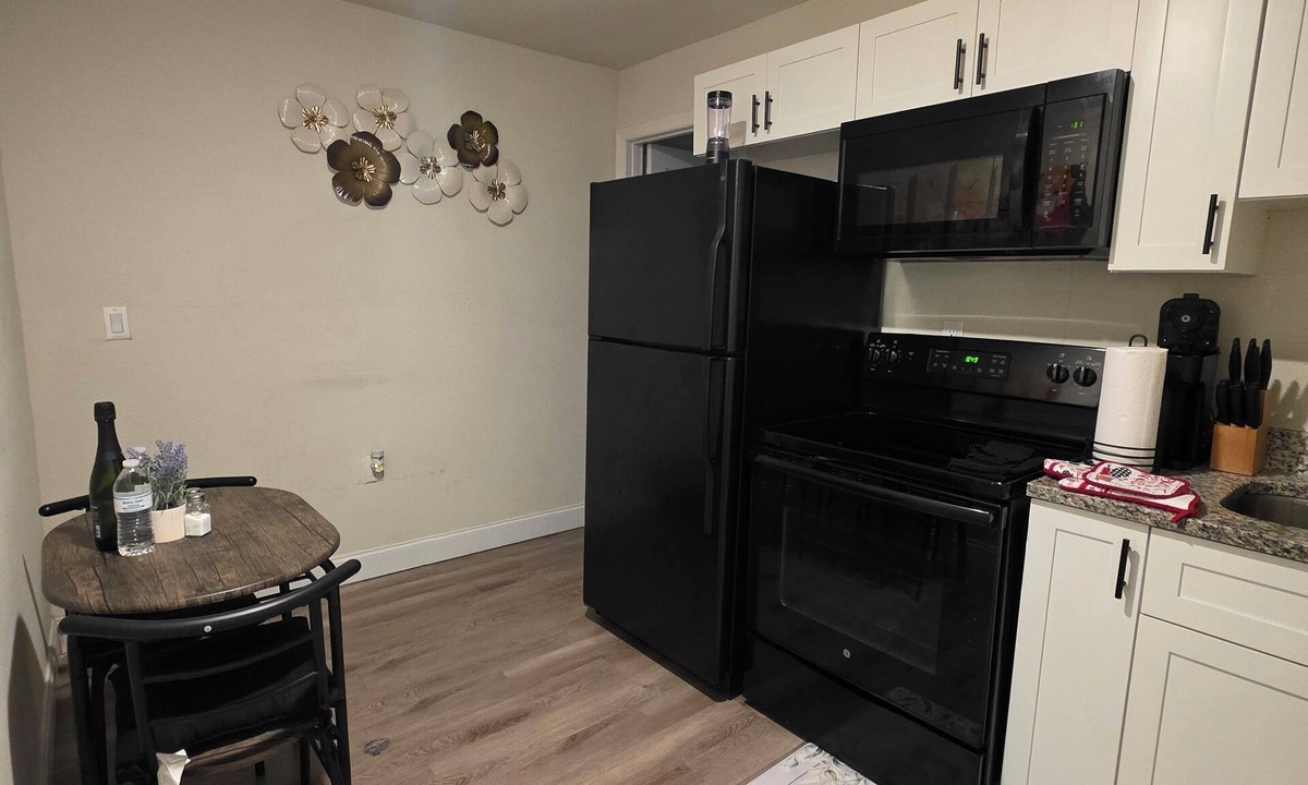 Poinciana Bed & Breakfast | XanCar Villa Cozy 1-bedroom bed & breakfast in tranquil Poinciana with AC
