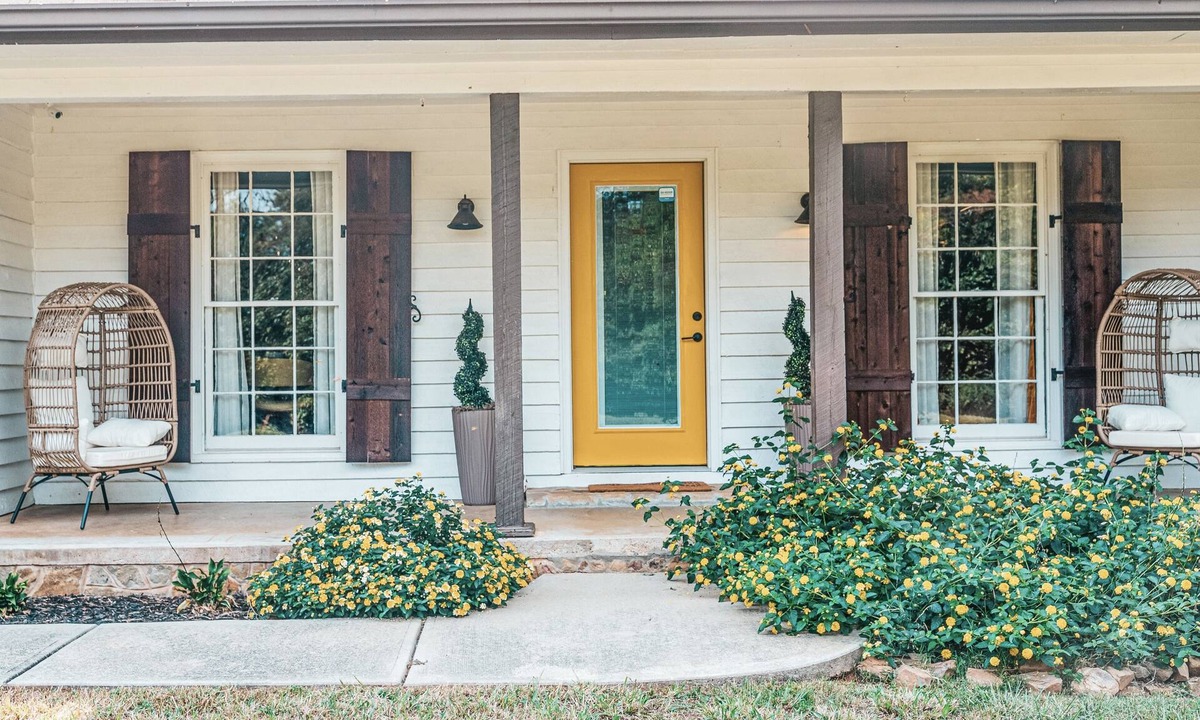 Cliftondale House | Yellow Door Ranch Near Atlanta International Airport