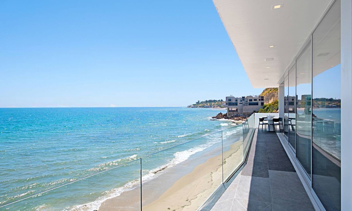 Central Malibu House | YOUR MALIBU BEACHFRONT DREAMS AWAIT