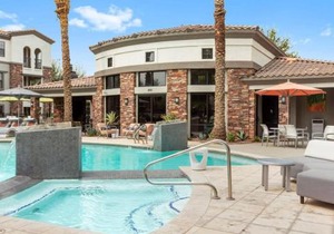 CozySuites Glendale by the stadium with pool 02 in Glendale
