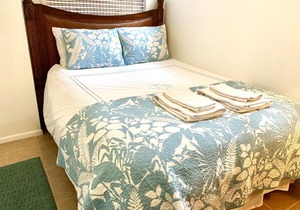 Hawaiian Cottage-Seconds away from beach access- A/C Near North Shore Oahu