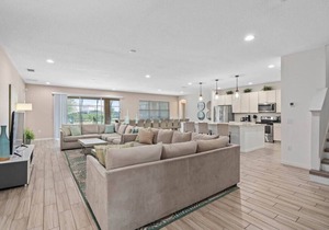 Huge, Popular Resort Villa 30+ Guests - Resort/Pool/Spa/Game Room/Near Disney!