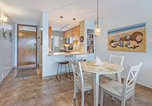 Oceanfront 2BR 2BA Kihei Maui–Stunning Lanai Sunsets, Beach Front, Turtles!