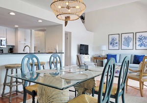 Raised Beach Townhouse, Lake View, Easy Walk to Beach, Pool, Covered Parking