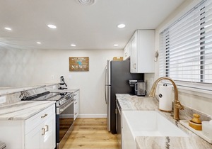 Updated coastal getaway with pool - walk to beach, dining, shops & entertainment in Ocean City