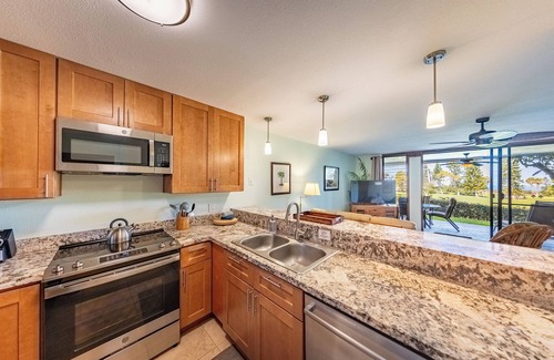 Waikoloa Condo | A stunning one-bedroom with golf course and ocean view!