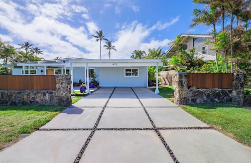 Kailua House | Casa Luna - Beautiful & Stylish Remodeled 4bd, 3bath, 2 kitchens Home in Kailua