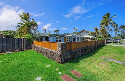 Kailua House | Casa Luna - Beautiful & Stylish Remodeled 4bd, 3bath, 2 kitchens Home in Kailua