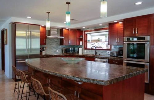 Kailua House | Cool retreat at the entrance to Lanikai-Very Close to Beach-3 Primary Bedrooms