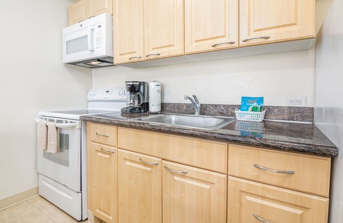 Diamond Head - Kapahulu - St. Louis Condo | Cozy & Diamond Head View at Waikiki with Parking