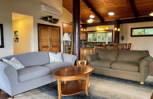 Pupukea House | Epic Location! Short Stroll to iconic beaches to surf and snorkel.