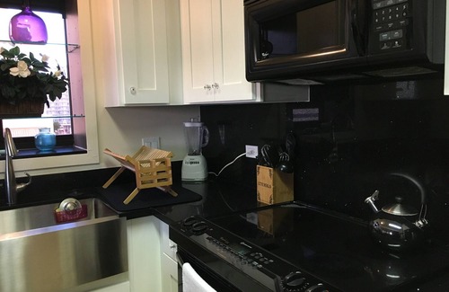 Waikiki Condo | Fabulous Tina’s Waikiki Beach Tower-Free Parking