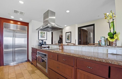 Wailua Condo | G301 - Extra Large Ocean View Corner Suite in Kapaa, Steps to Beach, AC, Pool!