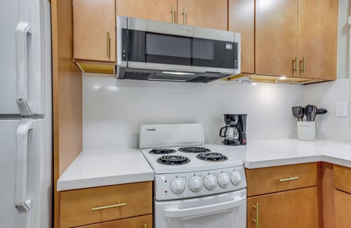 Diamond Head - Kapahulu - St. Louis Apartment | Honolulu Vacation Rental: Walk to Beaches