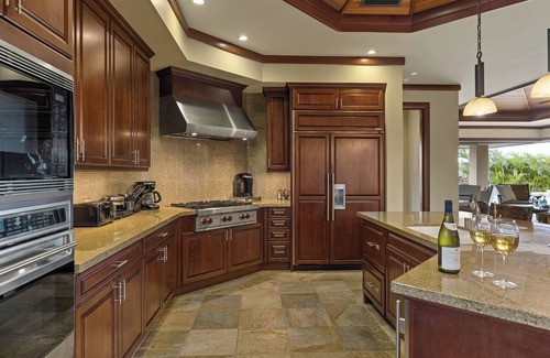 Kamuela House | Largest Wai'ula'ula Family Residence with Heated Pool & Guest House