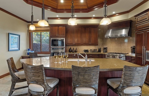 Kamuela House | Largest Wai'ula'ula Family Residence with Heated Pool & Guest House