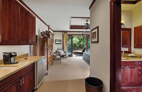 Kamuela House | Largest Wai'ula'ula Family Residence with Heated Pool & Guest House