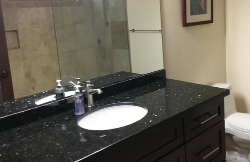 Discovery Harbour House | Luxury, pool, 3 Bed, 2 Bth, call to 150 countries, 500Mbps web, 300 channels