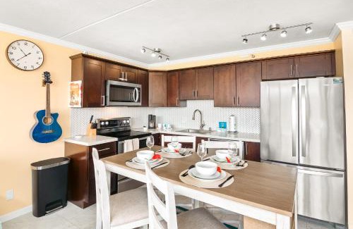 Waikiki Apartment | Panoramic Mountain View Near Waikiki Beach with Parking