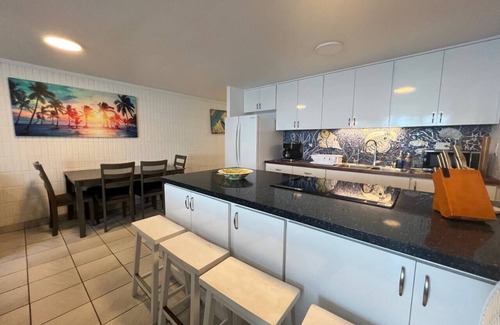 Punaluu Apartment | Panoramic Ocean View 8