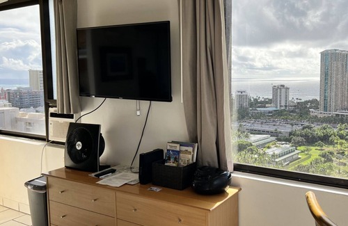McCully - Moiliili Condo | Price Drop Oceanview Waikiki Studio A + FREE BEACH Rentals