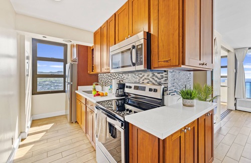 Waikiki Condo | Waikiki Banyan 1BR w/Great Ocean Views, Steps to Beach & Parking!