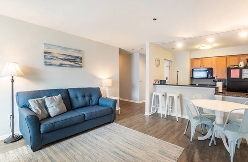 Northeast Virginia Beach Condo | 1.5 Blocks from the Beach & Boardwalk! Walking distance to restaurants & shops!