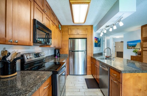 Kihei Condo | 10% OFF AUGUST 7nt stays. Remodeled Kihei Oceanfront Property, AC, Pool & BBQ