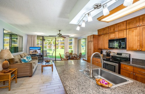 Kihei Condo | 10% OFF AUGUST 7nt stays. Remodeled Kihei Oceanfront Property, AC, Pool & BBQ